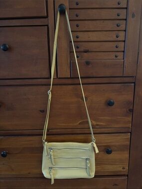 Great American LeatherWorks light Yellow Crossbody Bag with Zip Pockets